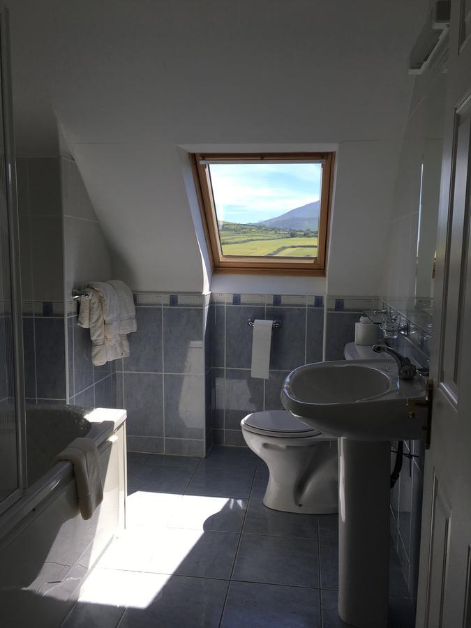 O'Connors Guesthouse Faha  Bagian luar foto